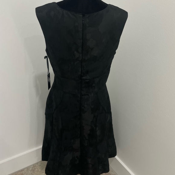Vera Wang NWT Midi size 8 - Picture 2 of 4